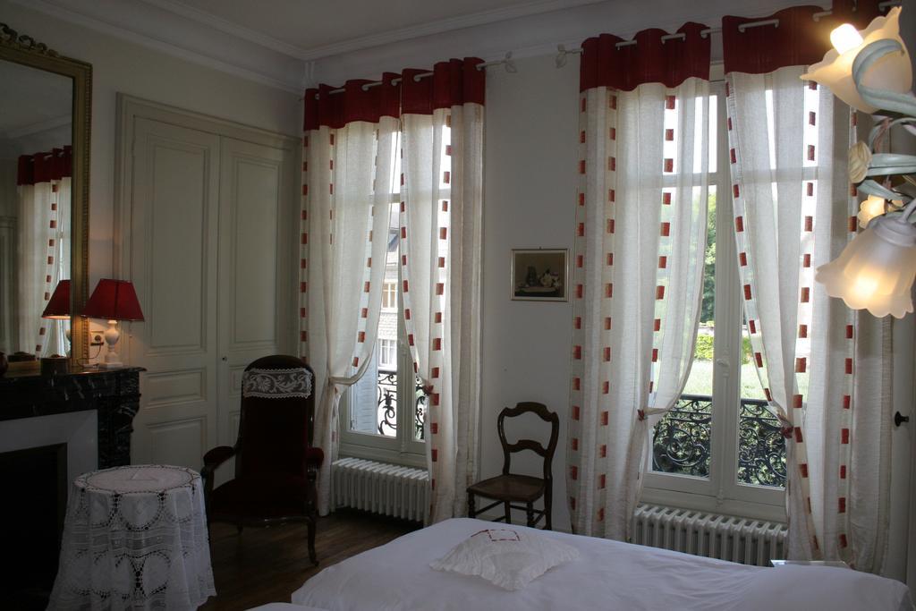 Chambre D'Hotes L'Ambroise Bed & Breakfast Troyes Exterior photo