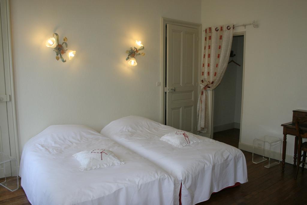 Chambre D'Hotes L'Ambroise Bed & Breakfast Troyes Exterior photo