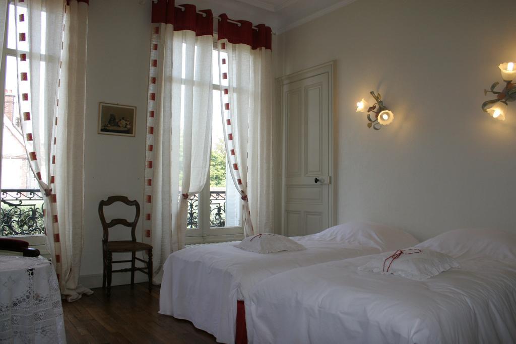 Chambre D'Hotes L'Ambroise Bed & Breakfast Troyes Exterior photo