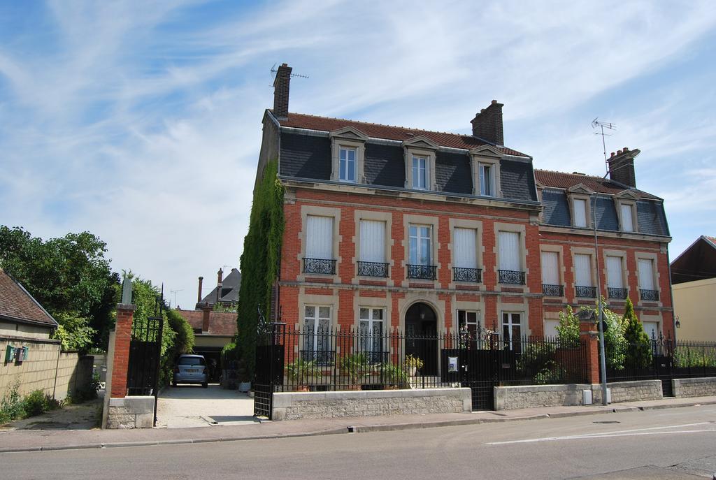 Chambre D'Hotes L'Ambroise Bed & Breakfast Troyes Exterior photo