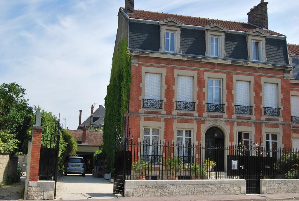 Chambre D'Hotes L'Ambroise Bed & Breakfast Troyes Exterior photo