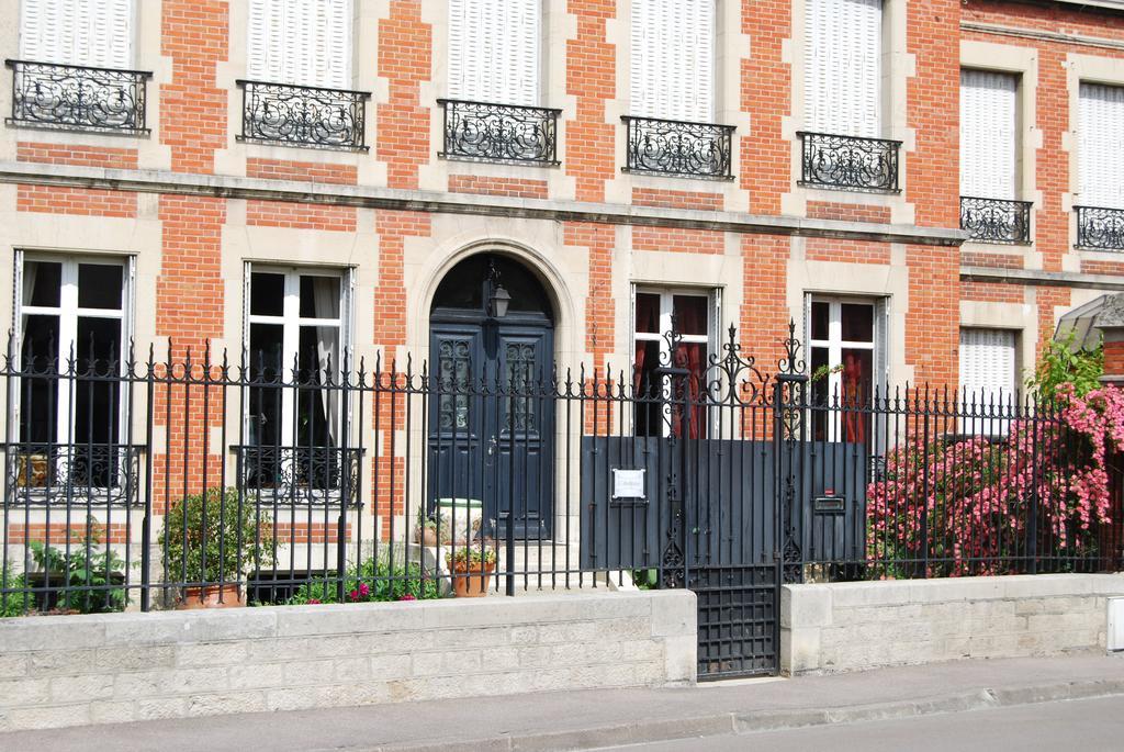 Chambre D'Hotes L'Ambroise Bed & Breakfast Troyes Exterior photo