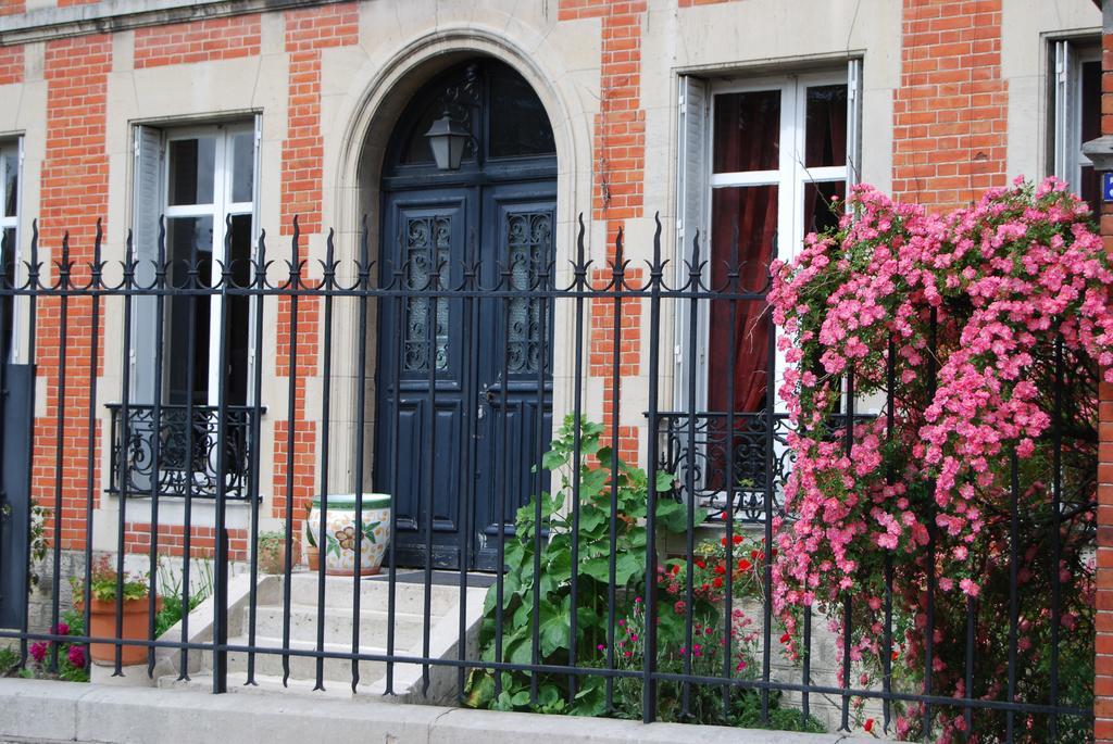 Chambre D'Hotes L'Ambroise Bed & Breakfast Troyes Exterior photo